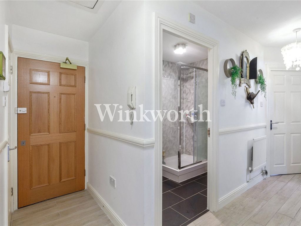 2 bed flat for sale in Green Lanes, London N4, £475,000