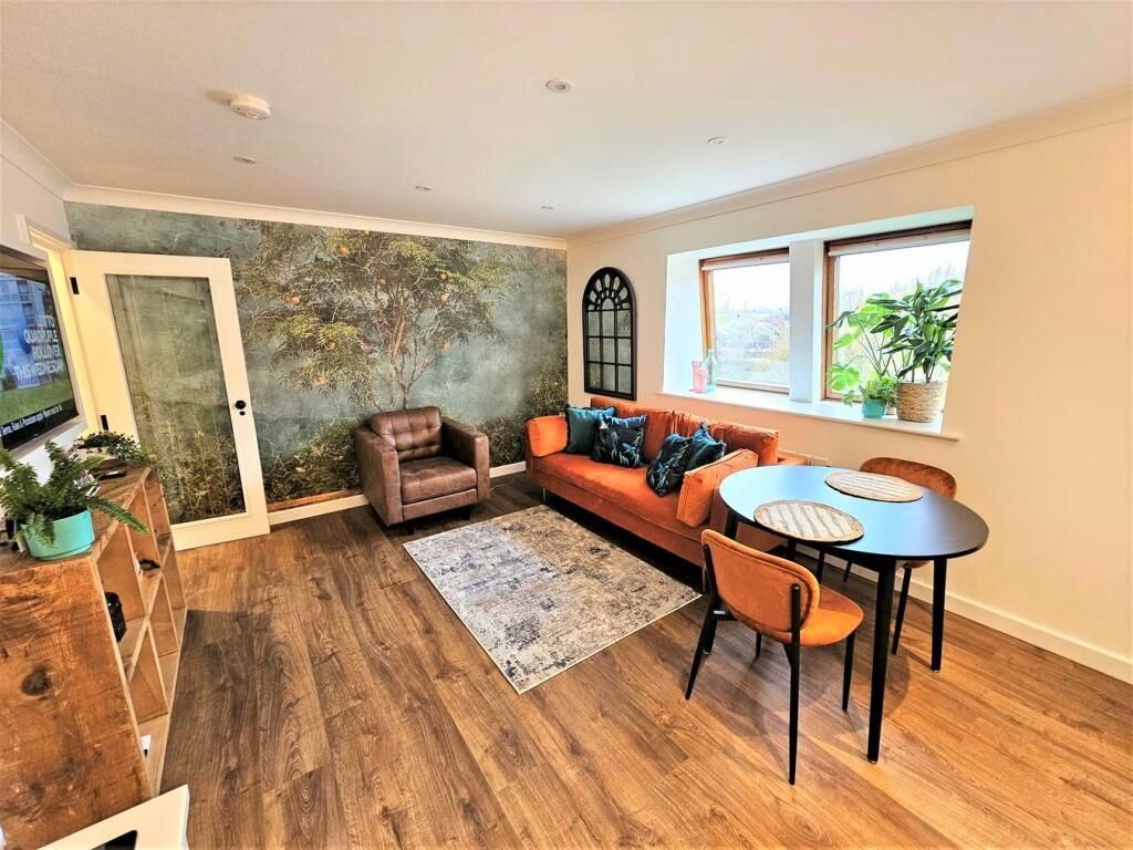 1 bed flat for sale in Ireton Close, Muswell Hill N10, £360,000