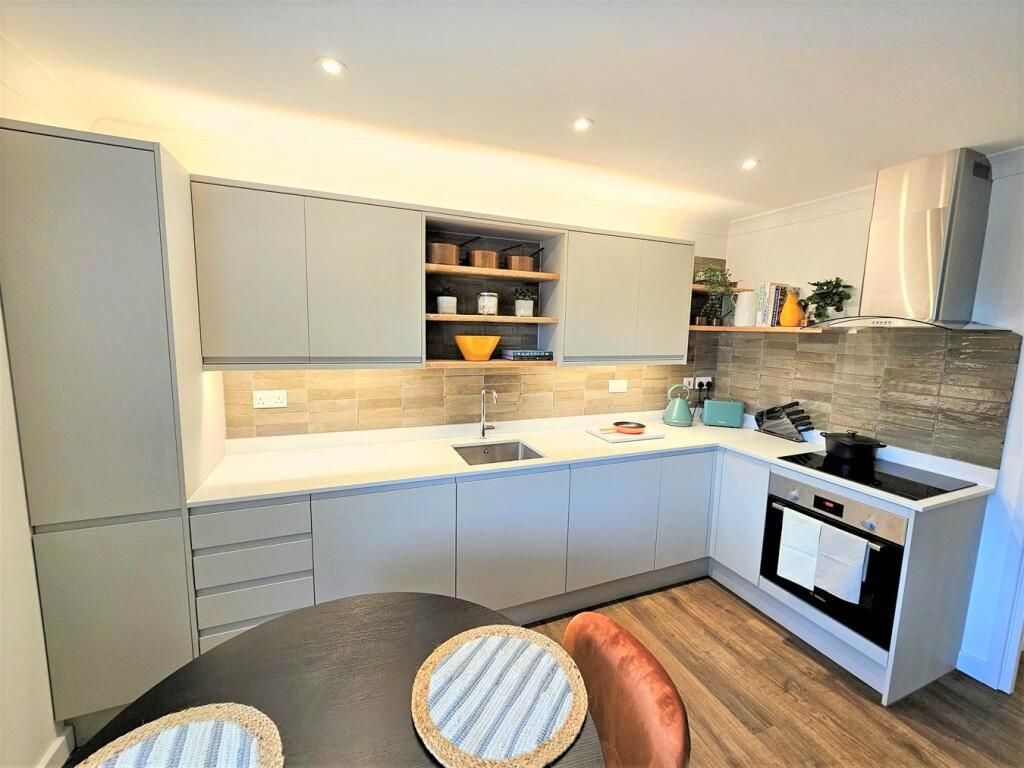 1 bed flat for sale in Ireton Close, Muswell Hill N10, £360,000