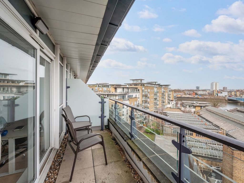 2 bed flat for sale in Smugglers Way, Wandsworth, London SW18, £600,000