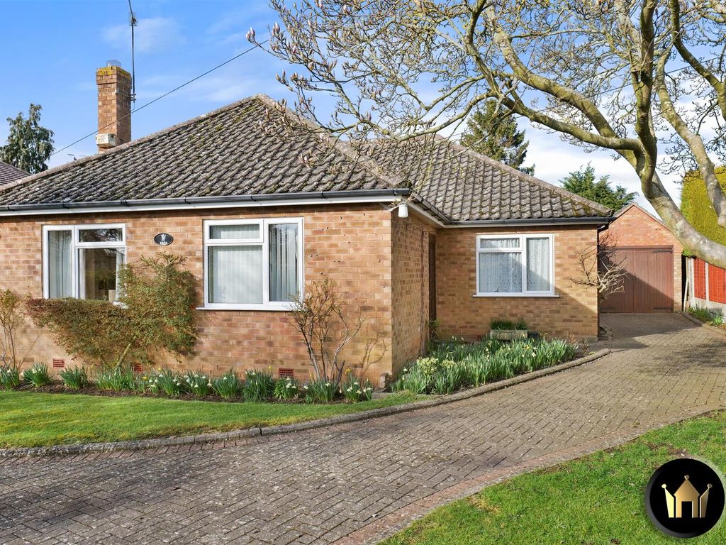 3 bed detached bungalow for sale in Barton Road, Welford On Avon, Stratford-Upon-Avon CV37, £570,000