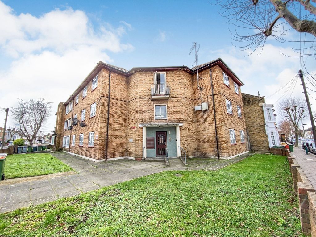 1 bed flat for sale in Katherine Road, Forest Gate E7, £225,000