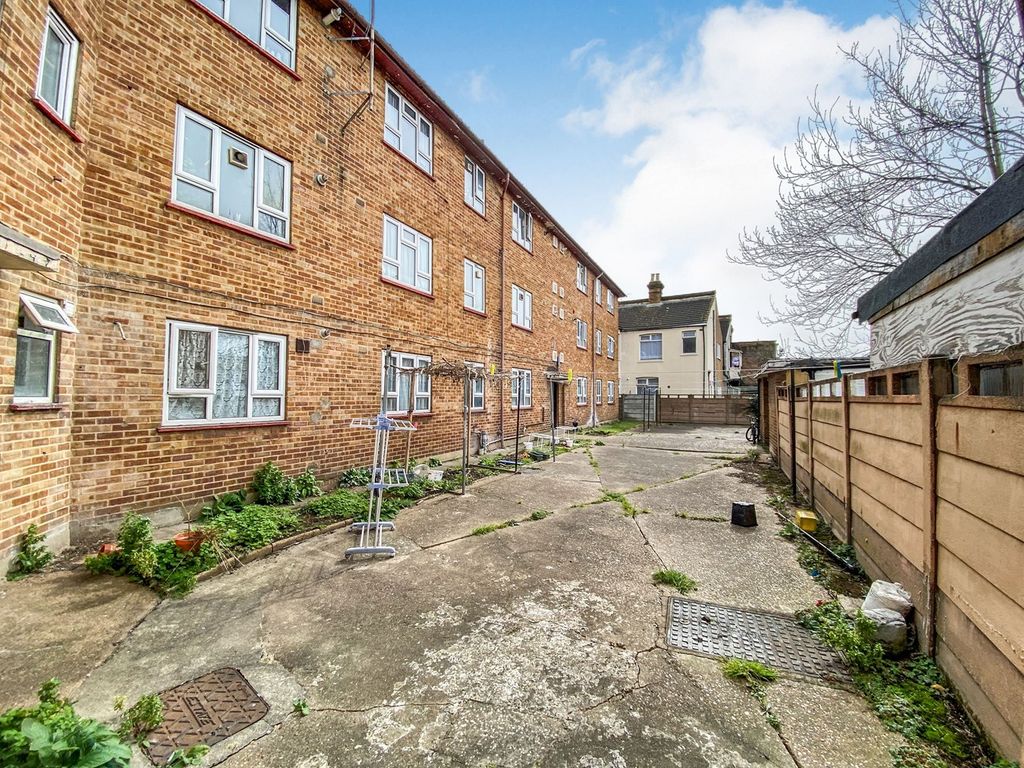 1 bed flat for sale in Katherine Road, Forest Gate E7, £225,000