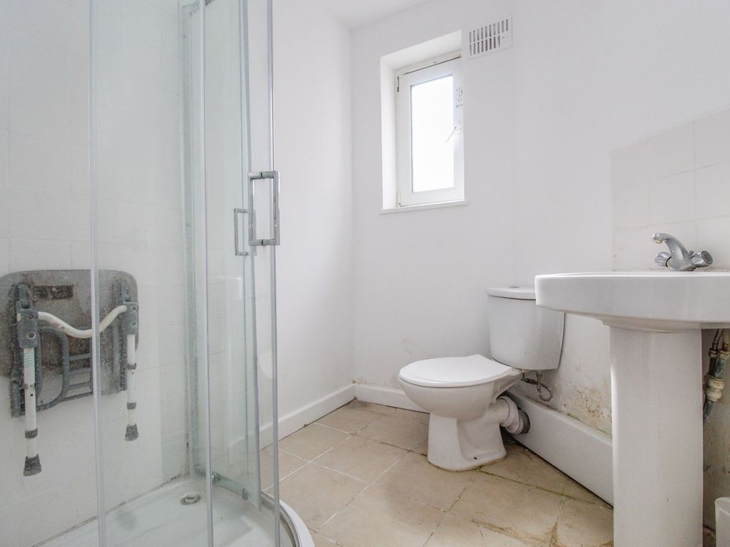 1 bed flat for sale in Katherine Road, Forest Gate E7, £225,000