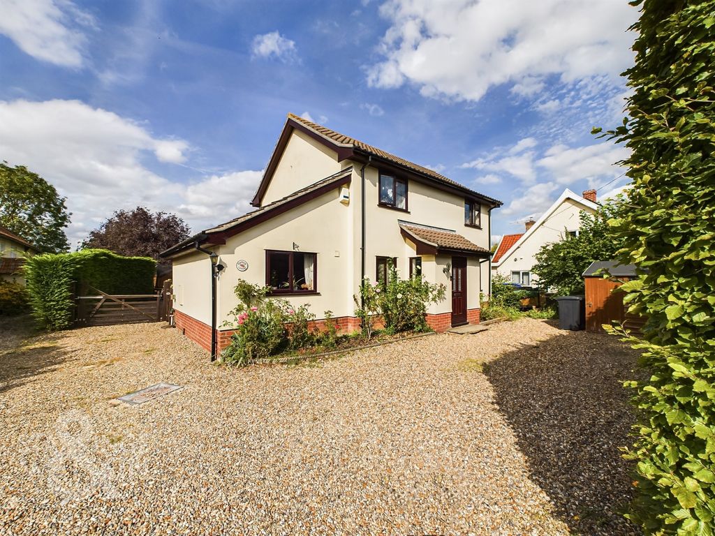 3 bed detached house for sale in The Street, Horham, Eye IP21, £375,000