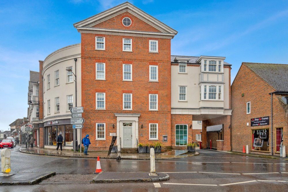 1 bed flat for sale in Dean Street, Marlow SL7, £425,000
