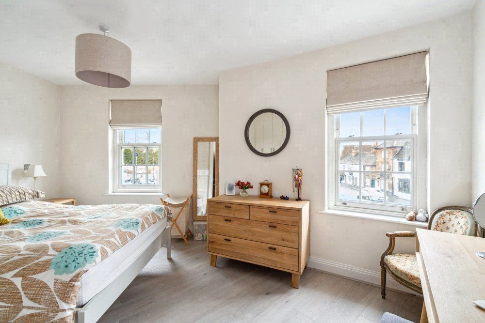 1 bed flat for sale in Dean Street, Marlow SL7, £425,000