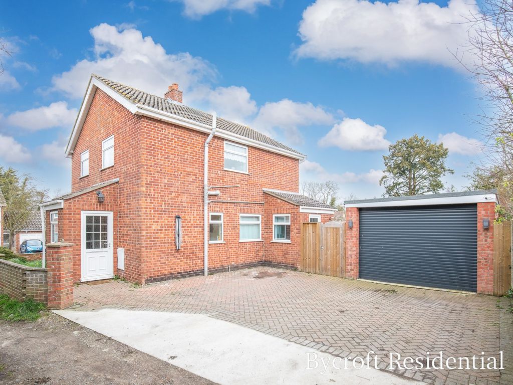 3 bed detached house for sale in Thrigby Road, Filby, Great Yarmouth NR29, £350,000