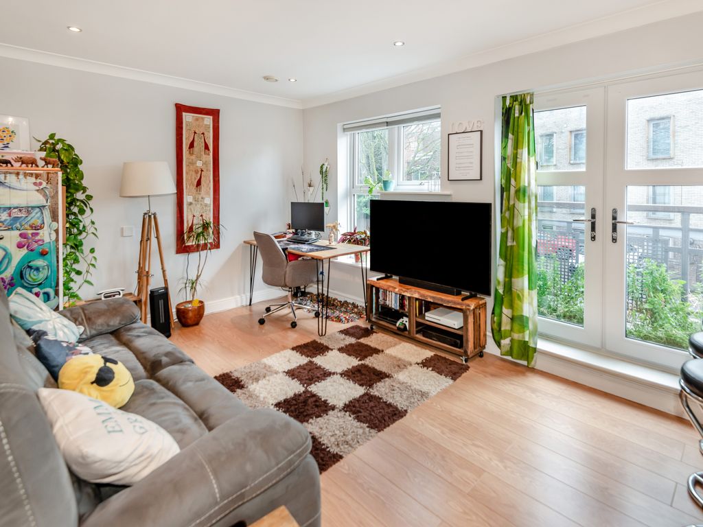 2 bed flat for sale in Kingston Hill, Kingston Upon Thames KT2, £425,000