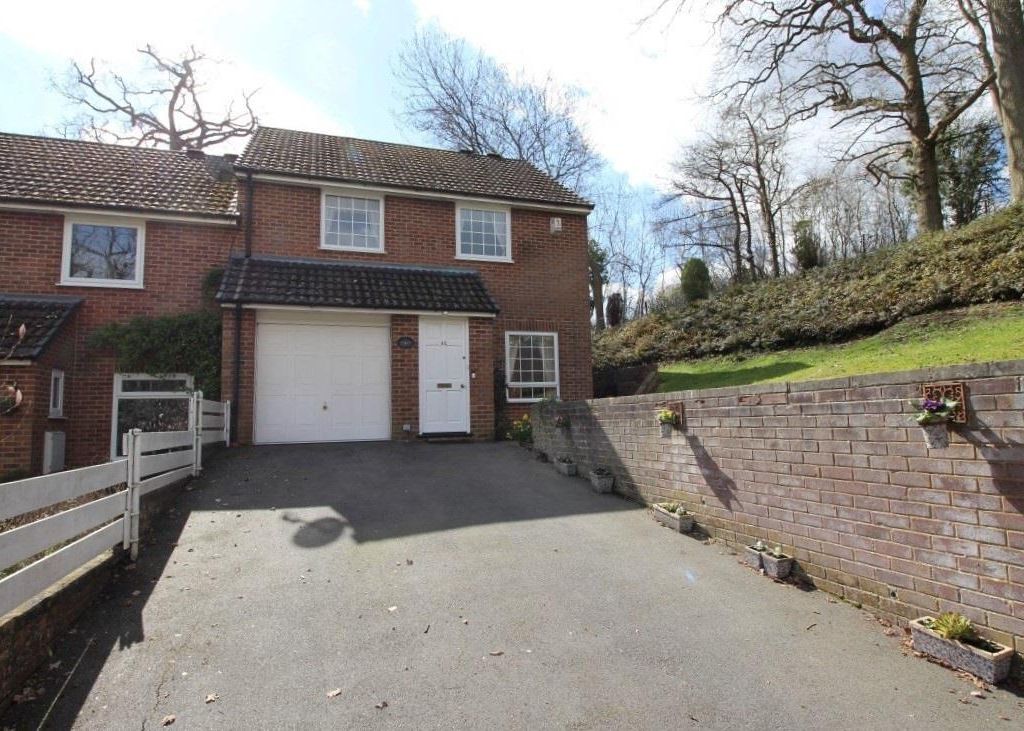 3 bed end terrace house for sale in Magpie Way, Tilehurst, Reading RG31, £365,000