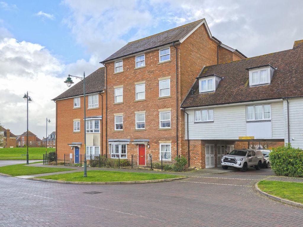 2 bed flat for sale in Fortune Way, Kings Hill, West Malling ME19, £62,500