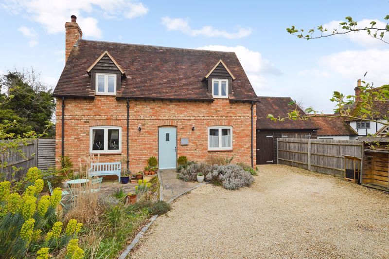 3 bed detached house for sale in Bates Lane, Weston Turville, Aylesbury HP22, £575,000