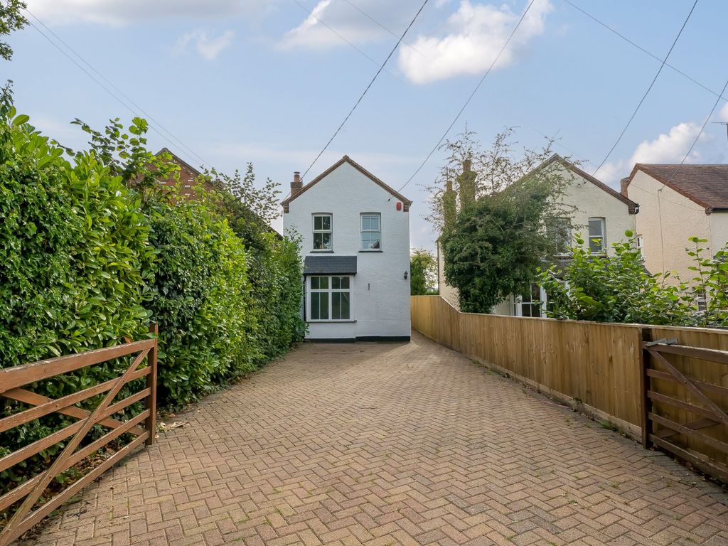 3 bed detached house for sale in Straight Bit, Flackwell Heath, High Wycombe HP10, £625,000