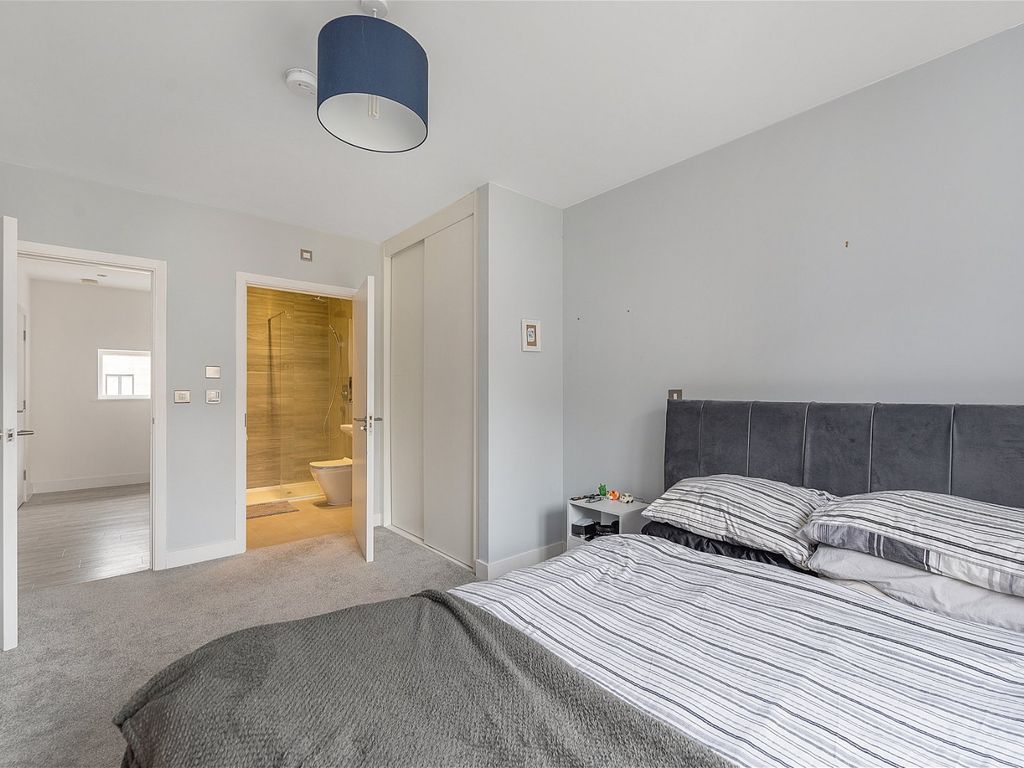 2 bed flat for sale in Knightly Avenue, Cambridge, Cambridgeshire, Sat Nav:CB2, £475,000
