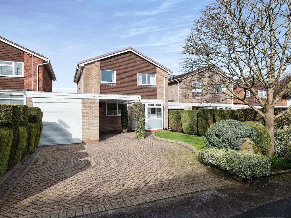 4 bed link-detached house for sale in Granby Close, Solihull B92, £475,000
