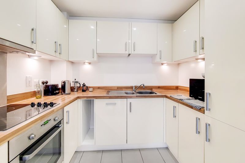 1 bed flat for sale in Chartfield Avenue, London SW15, £450,000