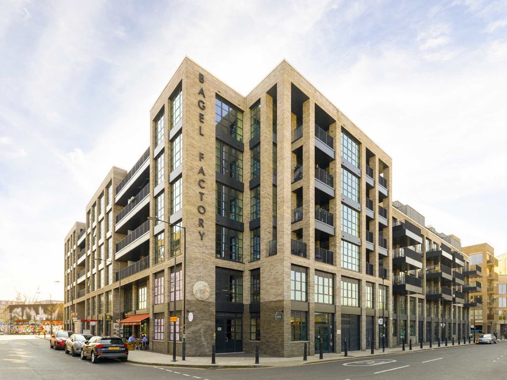 2 bed flat for sale in White Post Lane, London E9, £525,000