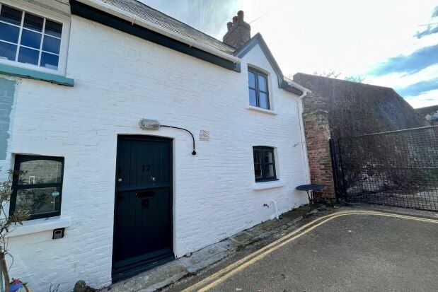 2 bed cottage to rent in Millhams Street, Christchurch BH23, £1,200 pcm