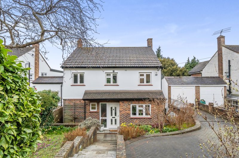 4 bed detached house for sale in Highland Road, Purley CR8, £650,000
