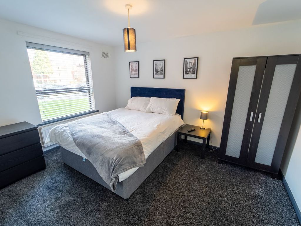 1 bed flat to rent in Stoke Way, Birmingham B15, £2,200 pcm