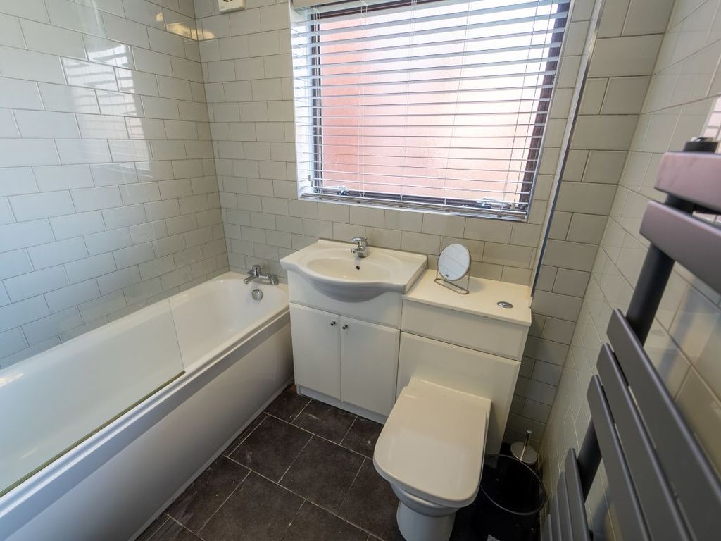 1 bed flat to rent in Stoke Way, Birmingham B15, £2,200 pcm
