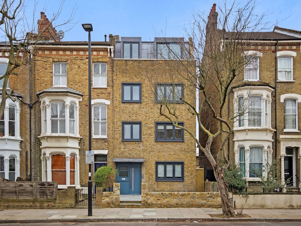1 bed flat for sale in Hanley Road, London N4, £525,000