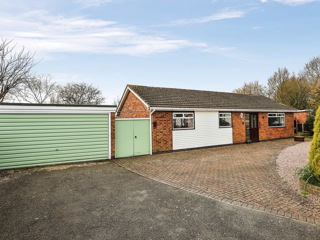 4 bed bungalow for sale in Hickling Drive, Sileby, Loughborough, Leicestershire LE12, £375,000