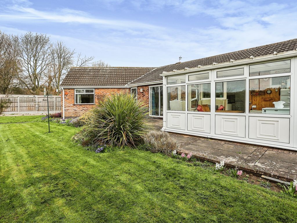 4 bed bungalow for sale in Hickling Drive, Sileby, Loughborough, Leicestershire LE12, £375,000