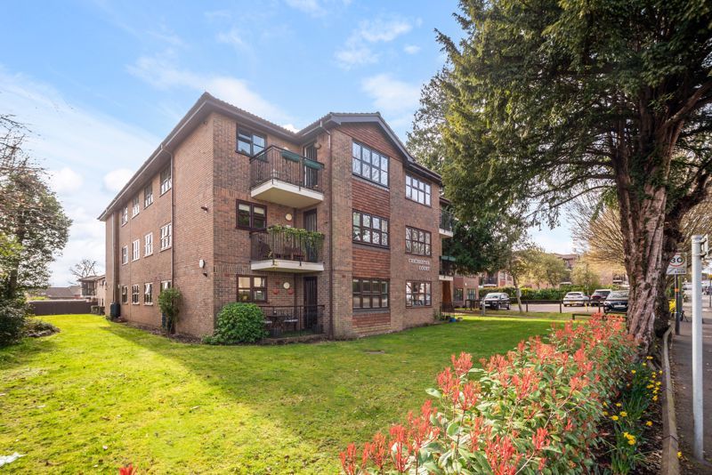 2 bed flat for sale in Chichester Court, Parkhill Road, Bexley DA5, £375,000