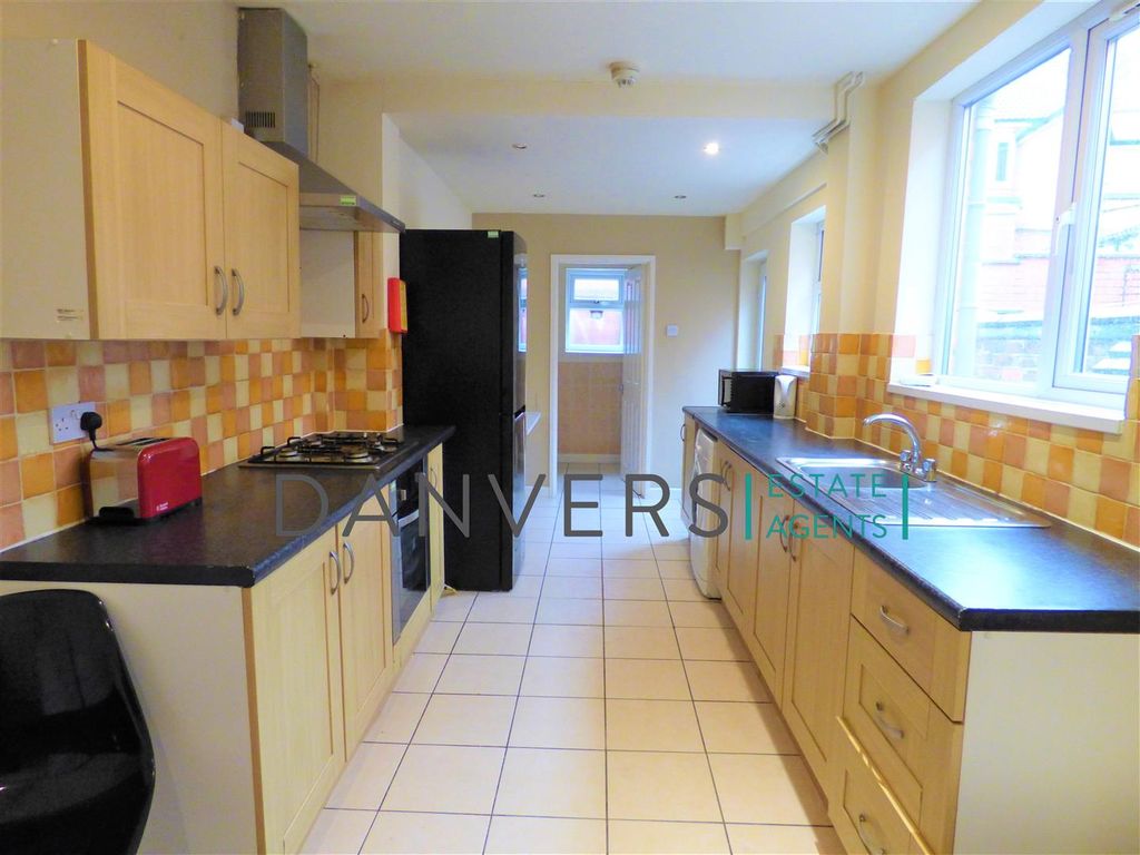 5 bed terraced house to rent in Briton Street, Leicester LE3, £1,625 pcm