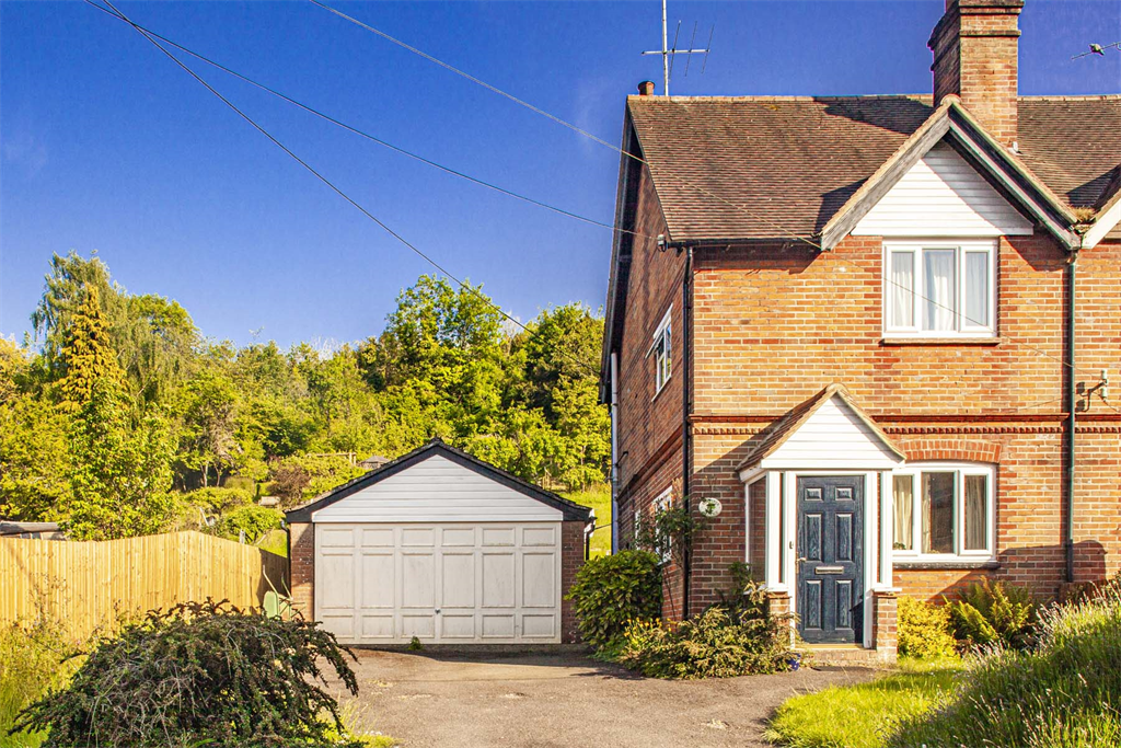 3 bed property for sale in Yew Tree Cottage, Streatley On Thames RG8, £625,000