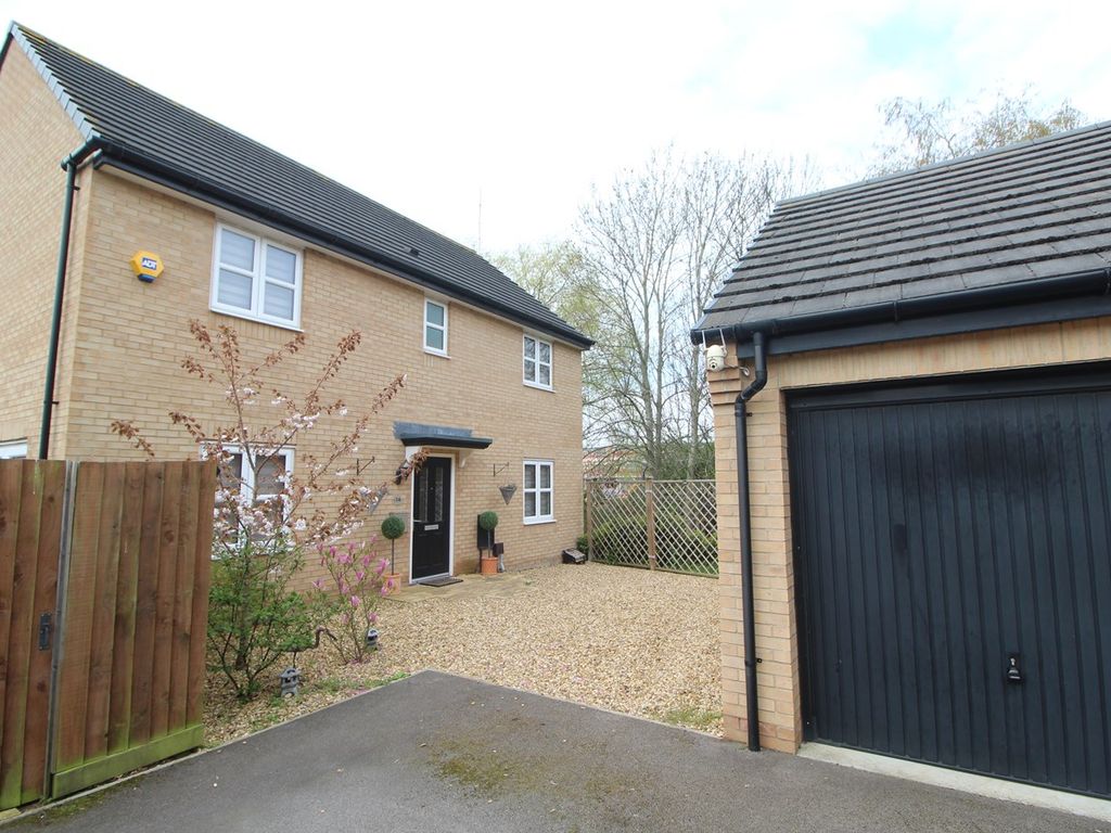 4 bed detached house for sale in Meteor Way, Whetstone, Leicester LE8, £340,000
