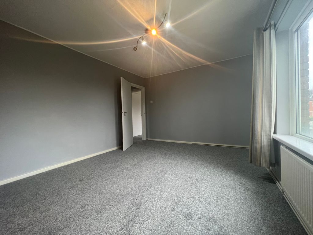 2 bed flat to rent in Heol Llanishen Fach, Rhiwbina, Cardiff CF14, £975 pcm