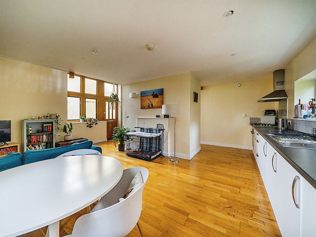 2 bed flat for sale in Wells Road, Bath BA2, £425,000