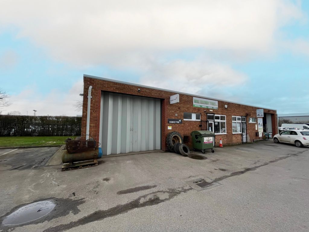 Industrial to let in Vale Road Industrial Estate, Spilsby PE23, £7,500 pa