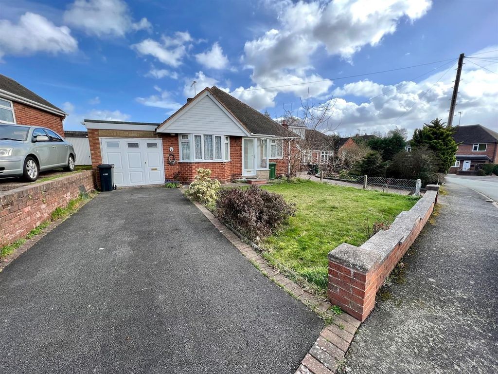 3 bed detached bungalow for sale in Summerfield Avenue, Wall Heath DY6, £350,000
