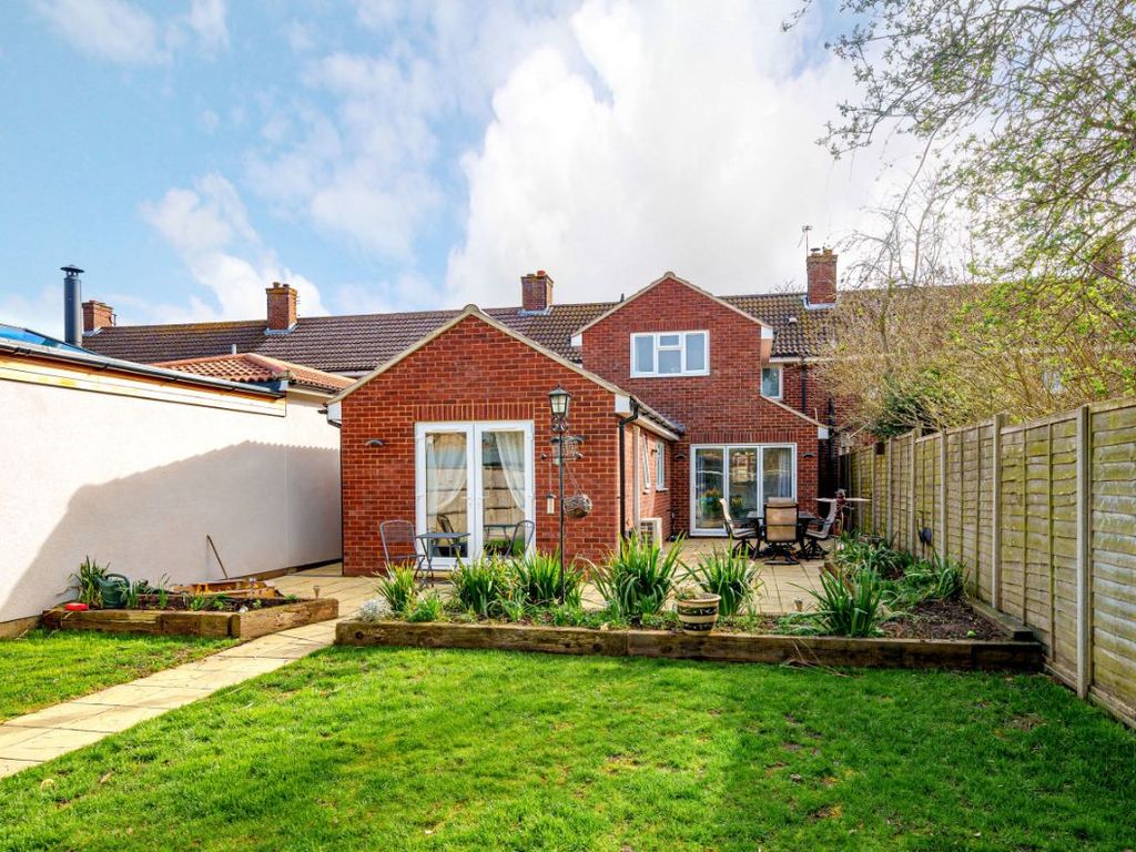 5 bed terraced house for sale in Station Road, Oakley, Bedford MK43, £500,000
