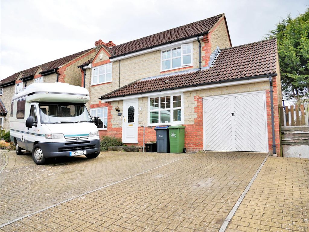 3 bed detached house for sale in Valley View, Calne SN11, £343,000