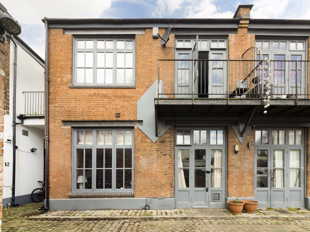 2 bed property for sale in Carrara Mews, Dalston Lane, London E8, £900,000