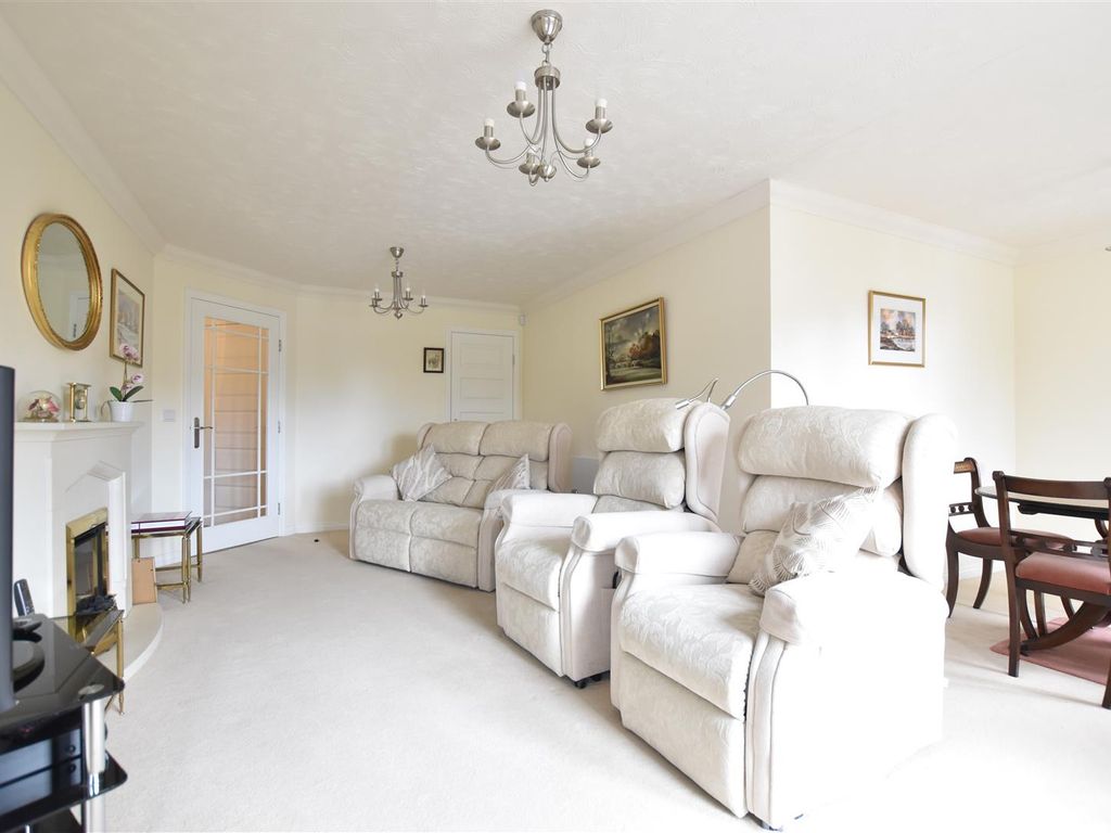 2 bed property for sale in Leatherhead Road, Ashtead KT21, £399,950