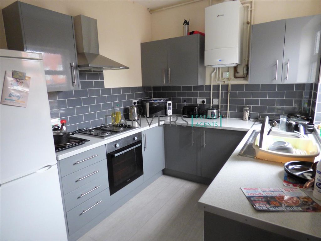 4 bed end terrace house to rent in Compton Road, Leicester LE3, £1,300 pcm