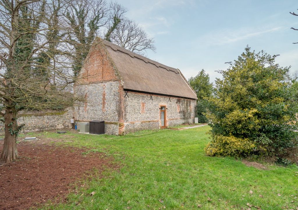 4 bed barn conversion for sale in Gimingham, Norwich NR11, £550,000