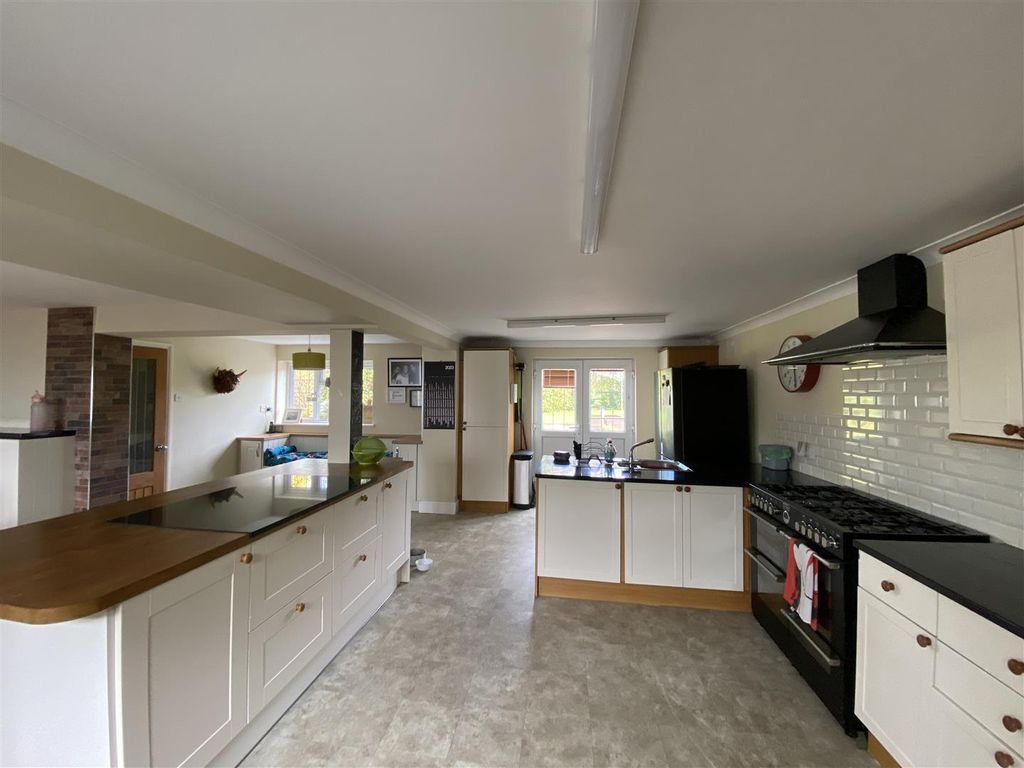 6 bed detached house for sale in Main Road, West Huntspill, Highbridge TA9, £475,000