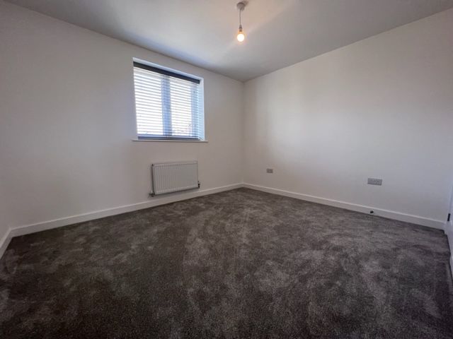 2 bed flat to rent in Underwood Close, Peterborough PE3, £1,150 pcm