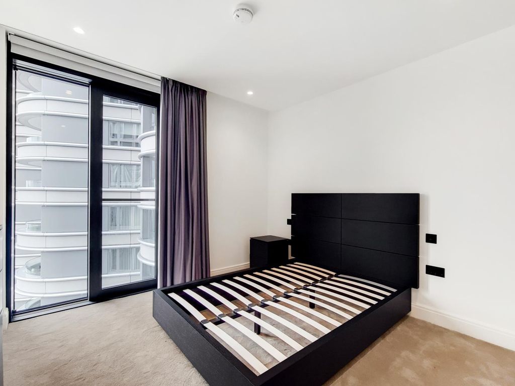 1 bed flat for sale in Albert Embankment, London SE1, £885,000