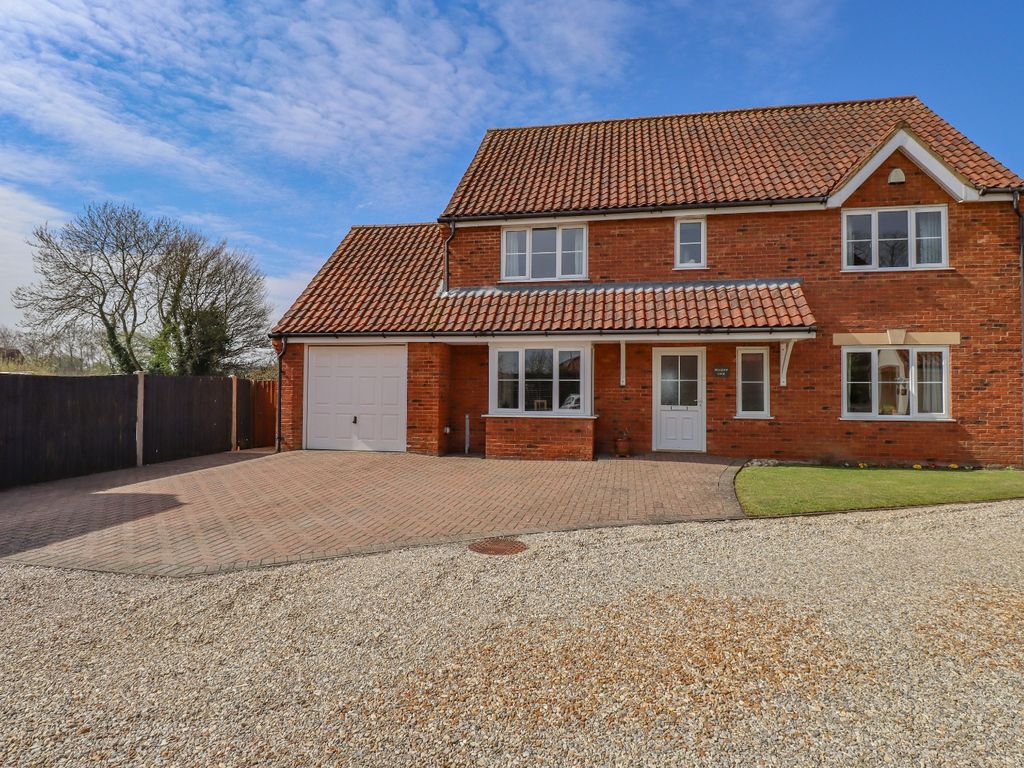 4 bed detached house for sale in Lord Nelson Close, Beeston, King's Lynn PE32, £475,000