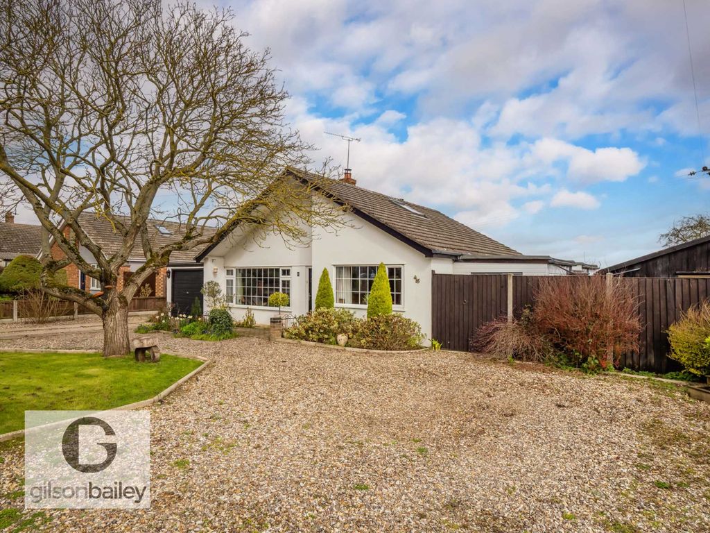 3 bed detached bungalow for sale in Carn Close, Beighton NR13, £365,000