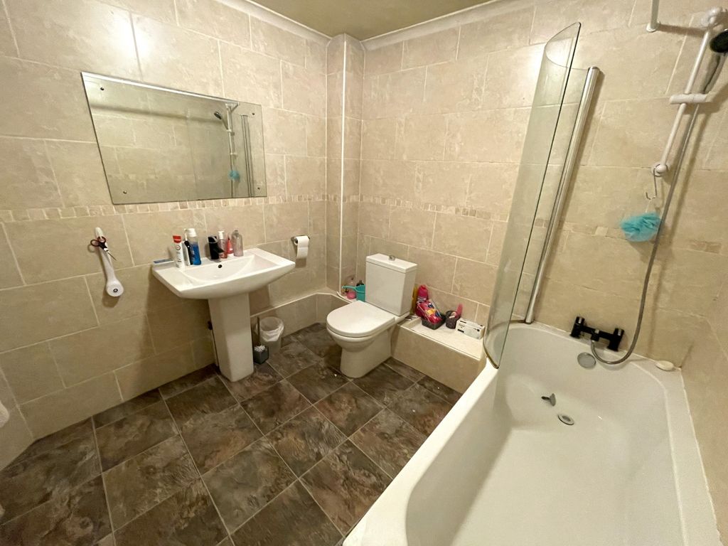 2 bed flat for sale in 121-123 Newton Drive, Blackpool FY3, £140,000