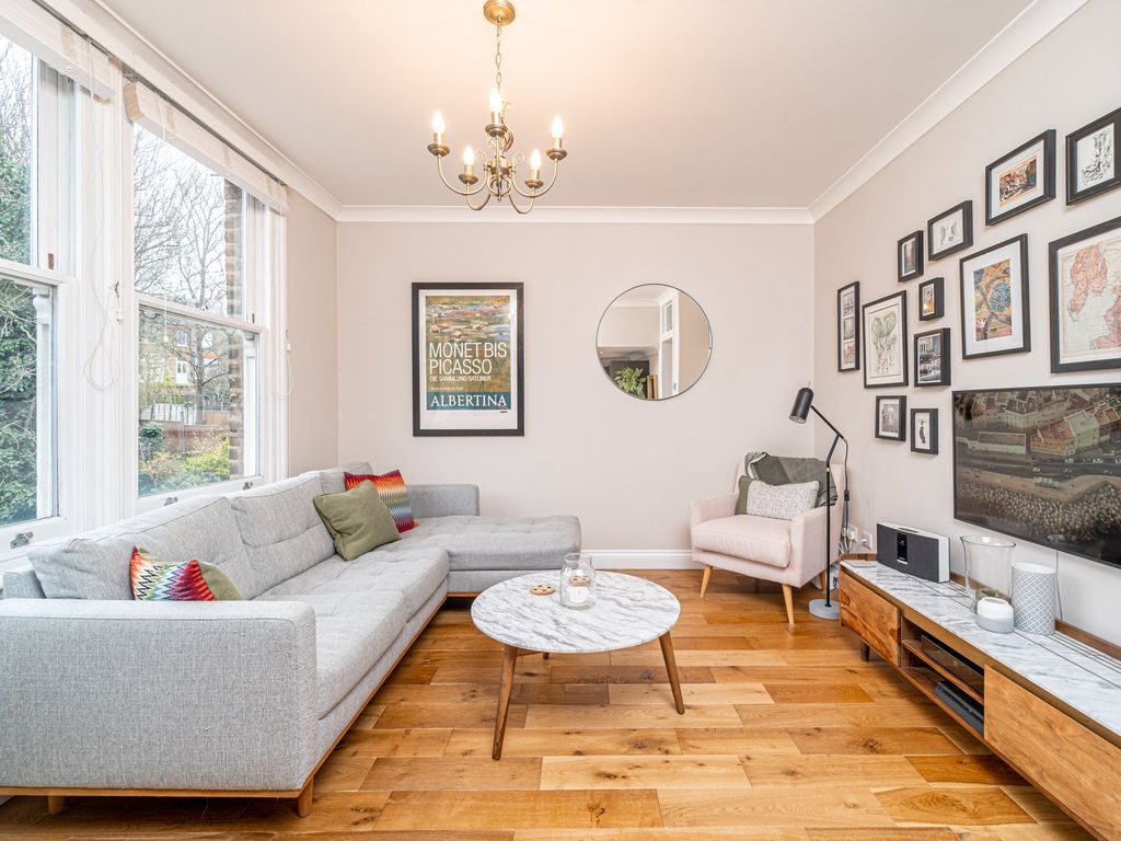 2 bed flat for sale in Stapleton Hall Road, London N4, £550,000