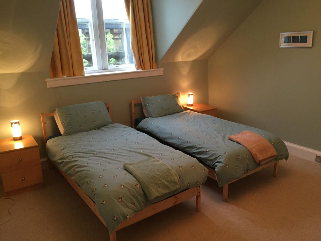 3 bed flat to rent in Buckingham Terrace, Edinburgh EH4, £2,150 pcm